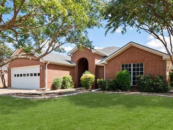 200 Arrowhead Drive, Burleson, TX 76028