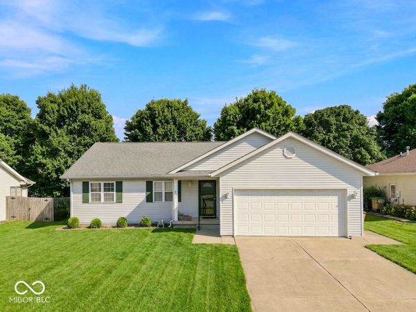 6122 Kennesaw Court , Columbus, IN 47203