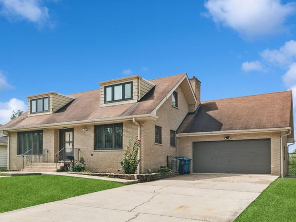 822 Bradoc Street , Chicago Heights, IL 60411