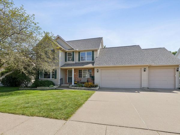 211 E Dolan Drive , Blue Grass, IA 52726