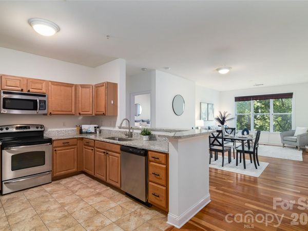 1000 E Woodlawn Road, Unit 217, Charlotte, NC 28209