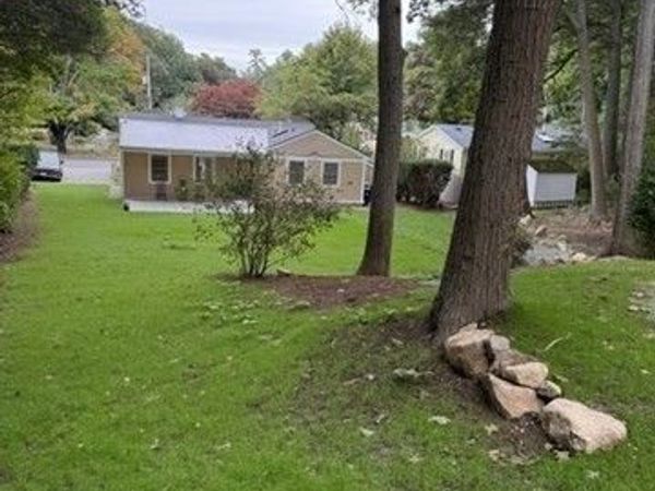 96 Old Essex Rd, Manchester, MA 01944
