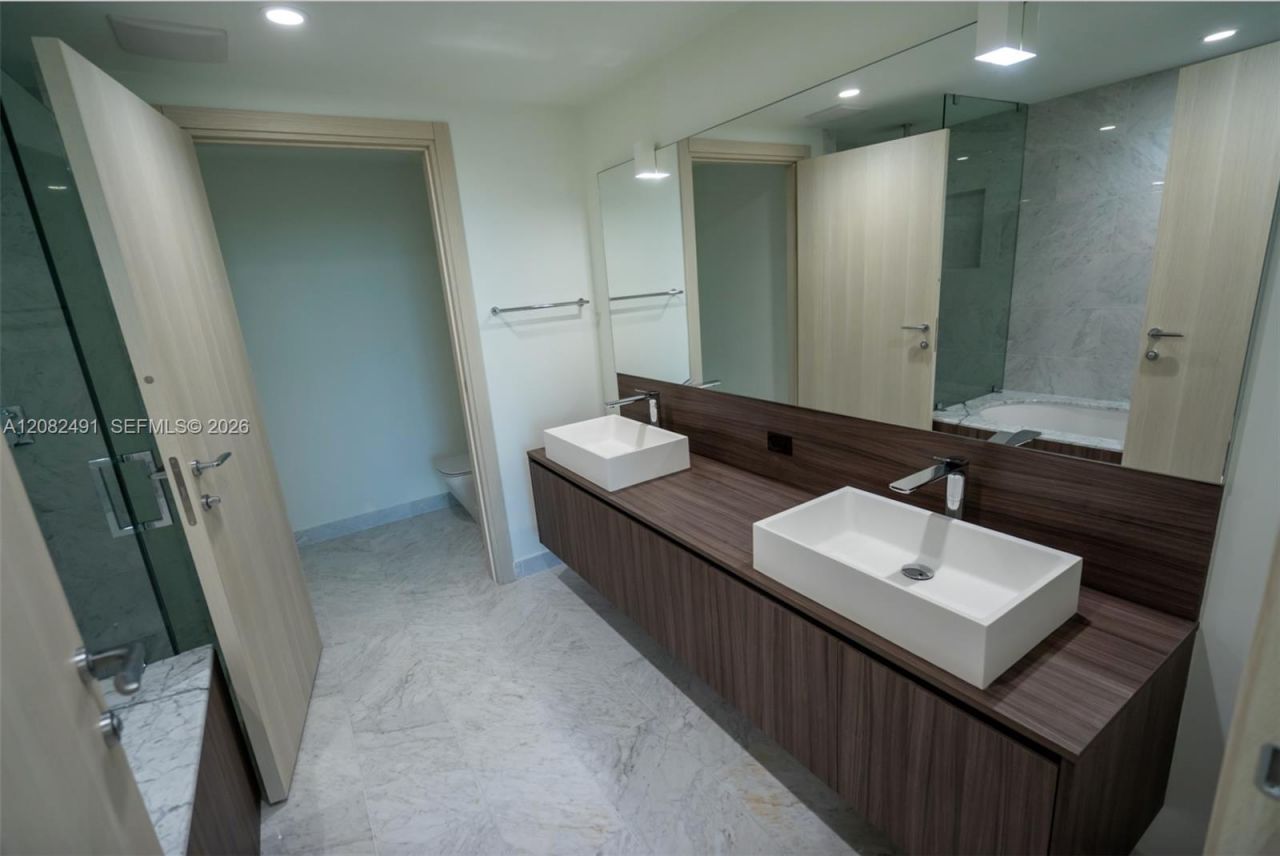 1000 Brickell Plaza , Unit 2406, Miami, FL 33131 Photo