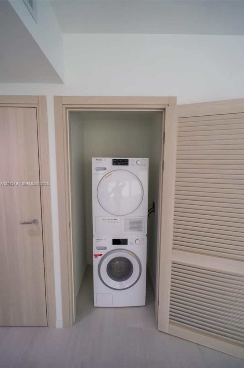1000 Brickell Plaza , Unit 2406, Miami, FL 33131 Photo