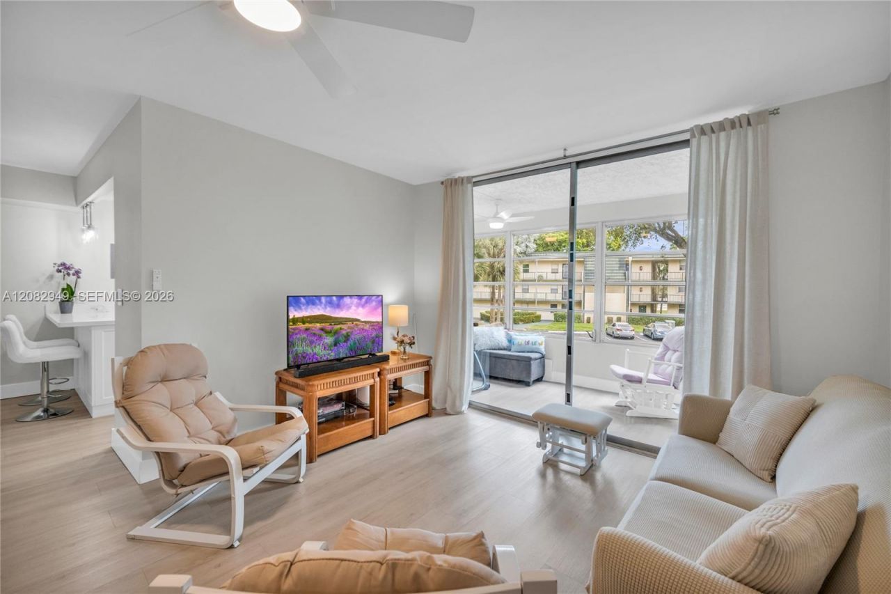 9091 Lime Bay Blvd, Unit 211, Tamarac, FL 33321 Photo