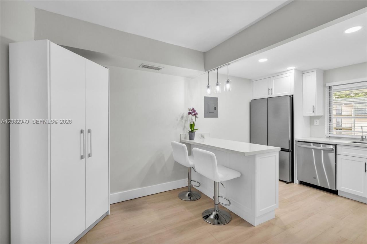 9091 Lime Bay Blvd, Unit 211, Tamarac, FL 33321 Photo