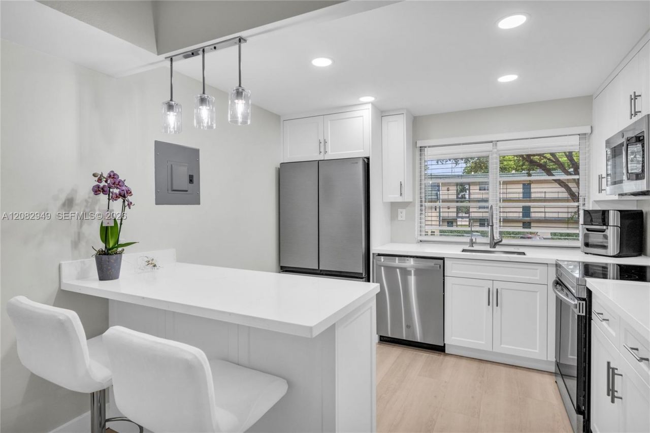 9091 Lime Bay Blvd, Unit 211, Tamarac, FL 33321 Photo