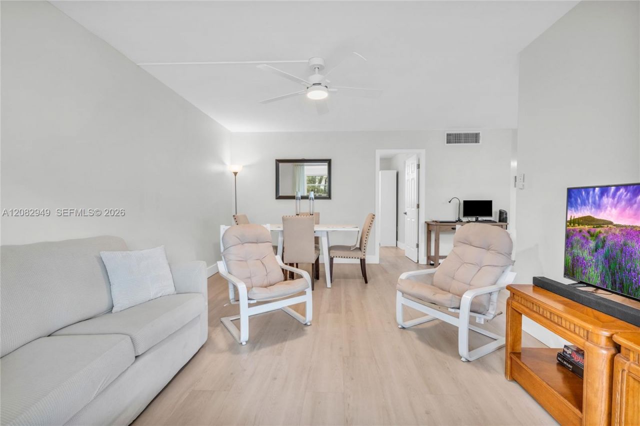 9091 Lime Bay Blvd, Unit 211, Tamarac, FL 33321 Photo