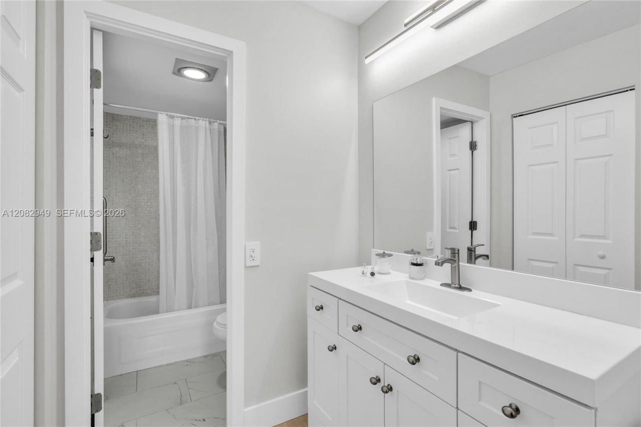 9091 Lime Bay Blvd, Unit 211, Tamarac, FL 33321 Photo