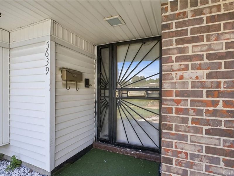 5639 Troy Villa Boulevard, Huber Heights, OH 45424 Photo 2