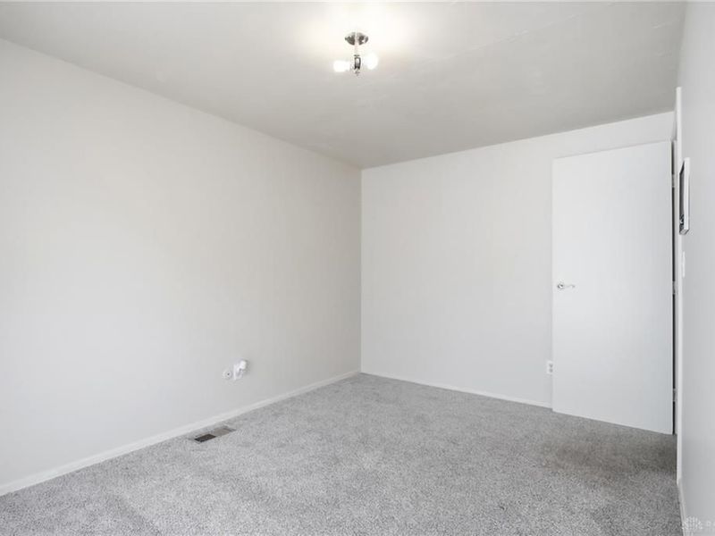 5639 Troy Villa Boulevard, Huber Heights, OH 45424 Photo 32
