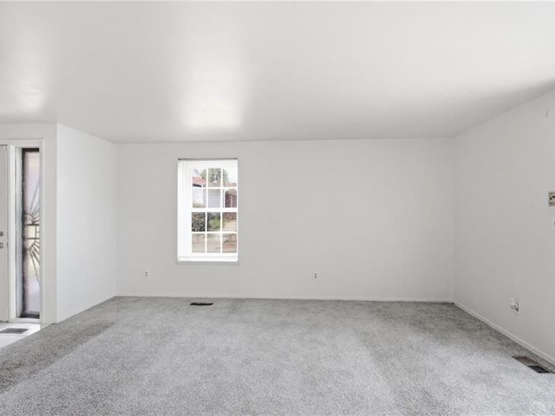 5639 Troy Villa Boulevard, Huber Heights, OH 45424 Photo 5