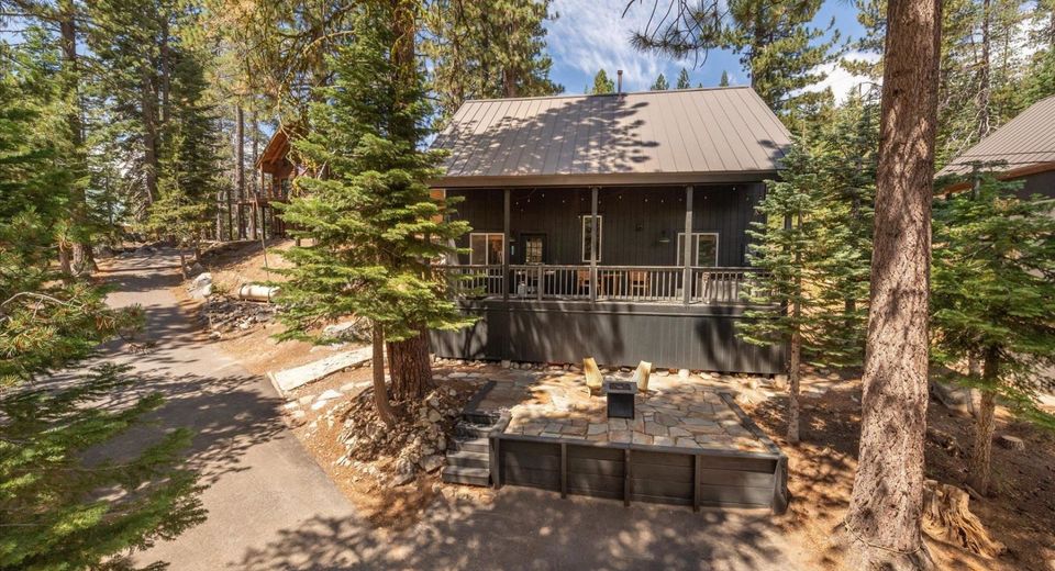 50638 Hemlock Court, Soda Springs, CA 95728 Photo
