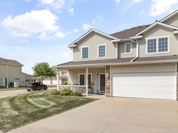 947 Red Hawk Way SE, Altoona, IA 50009