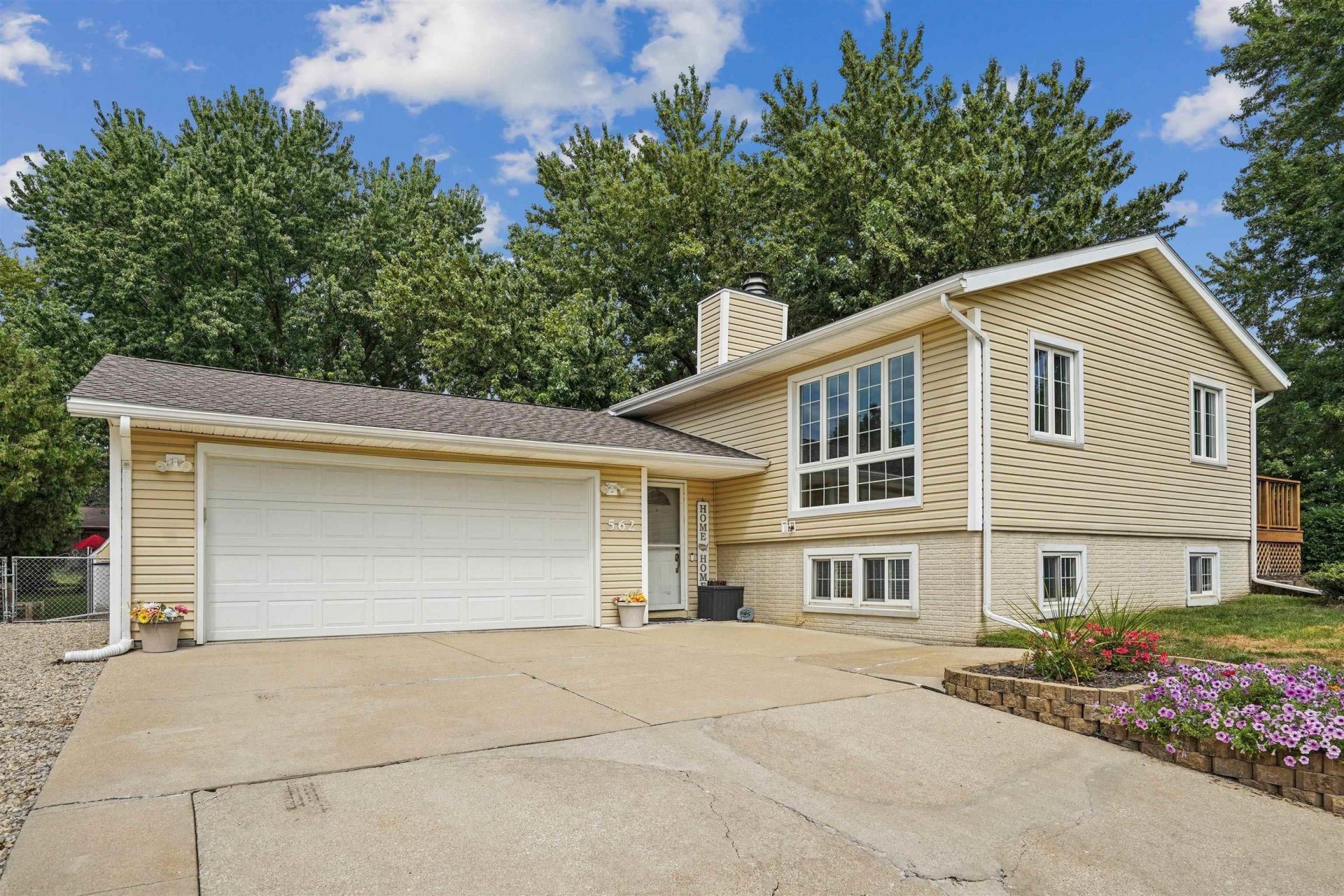 562 Jones Road, Evansdale, IA 50707 Main Photo