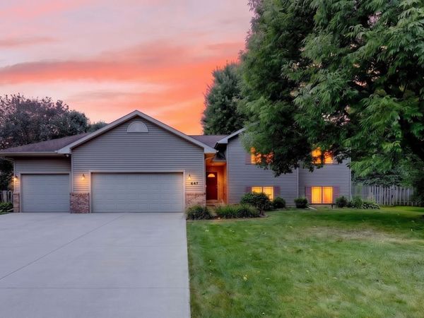 647 Grandview Drive, Sun Prairie, WI 53590