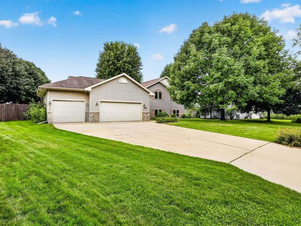 647 Grandview Drive, Sun Prairie, WI 53590
