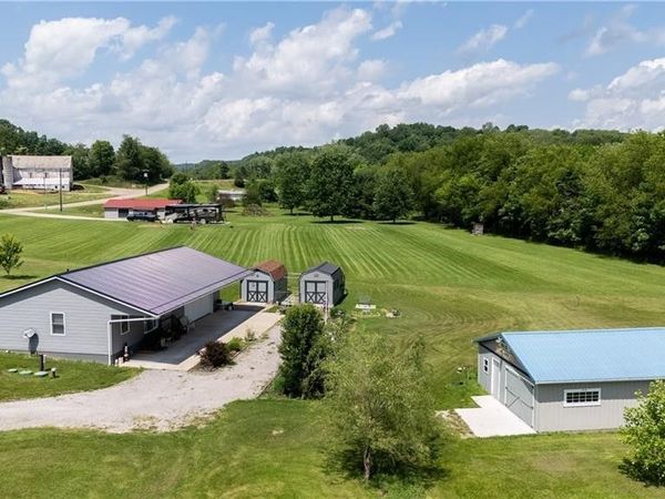 9427 Stonecreek Road SW, Newcomerstown, OH 43832
