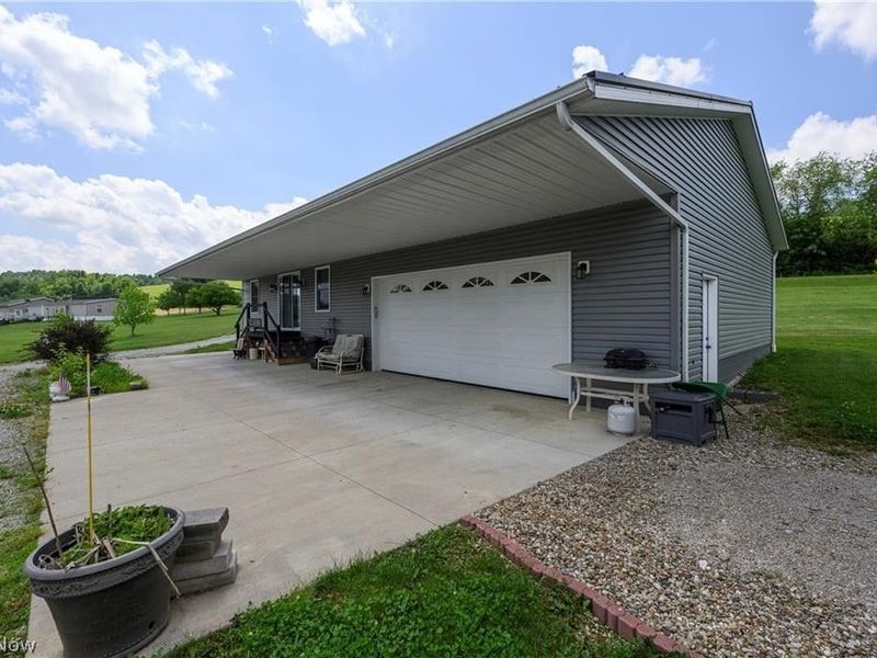9427 Stonecreek Road SW, Newcomerstown, OH 43832 Photo 3