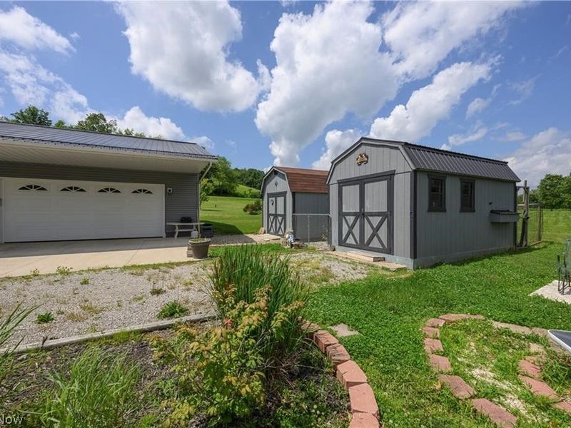 9427 Stonecreek Road SW, Newcomerstown, OH 43832 Photo 4