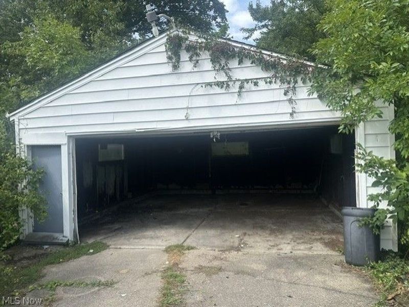 538 W Earle Avenue, Youngstown, OH 44511 Photo 2