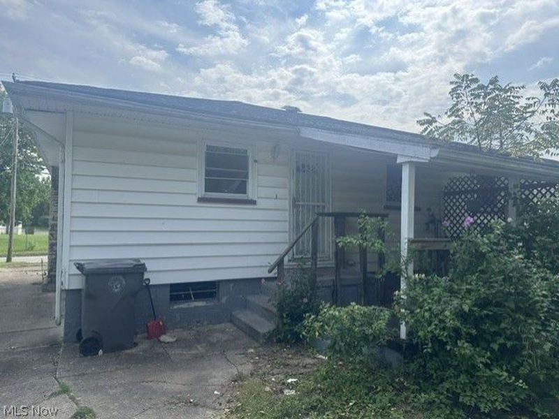 538 W Earle Avenue, Youngstown, OH 44511 Photo 3