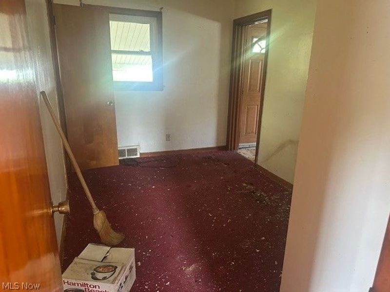 538 W Earle Avenue, Youngstown, OH 44511 Photo 9