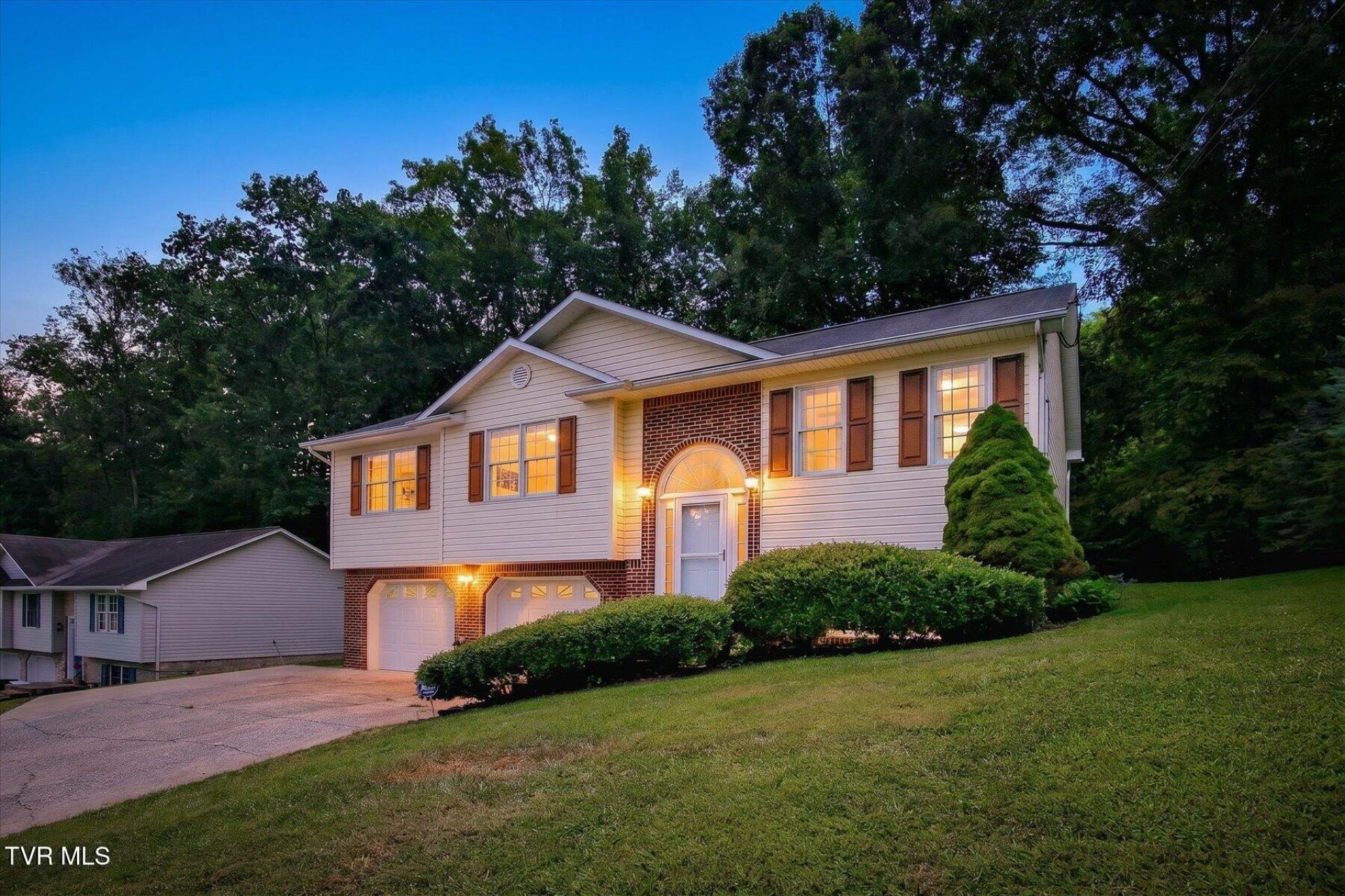 175 Valley Crest Drive, Mount Carmel, TN 37645 Main Photo