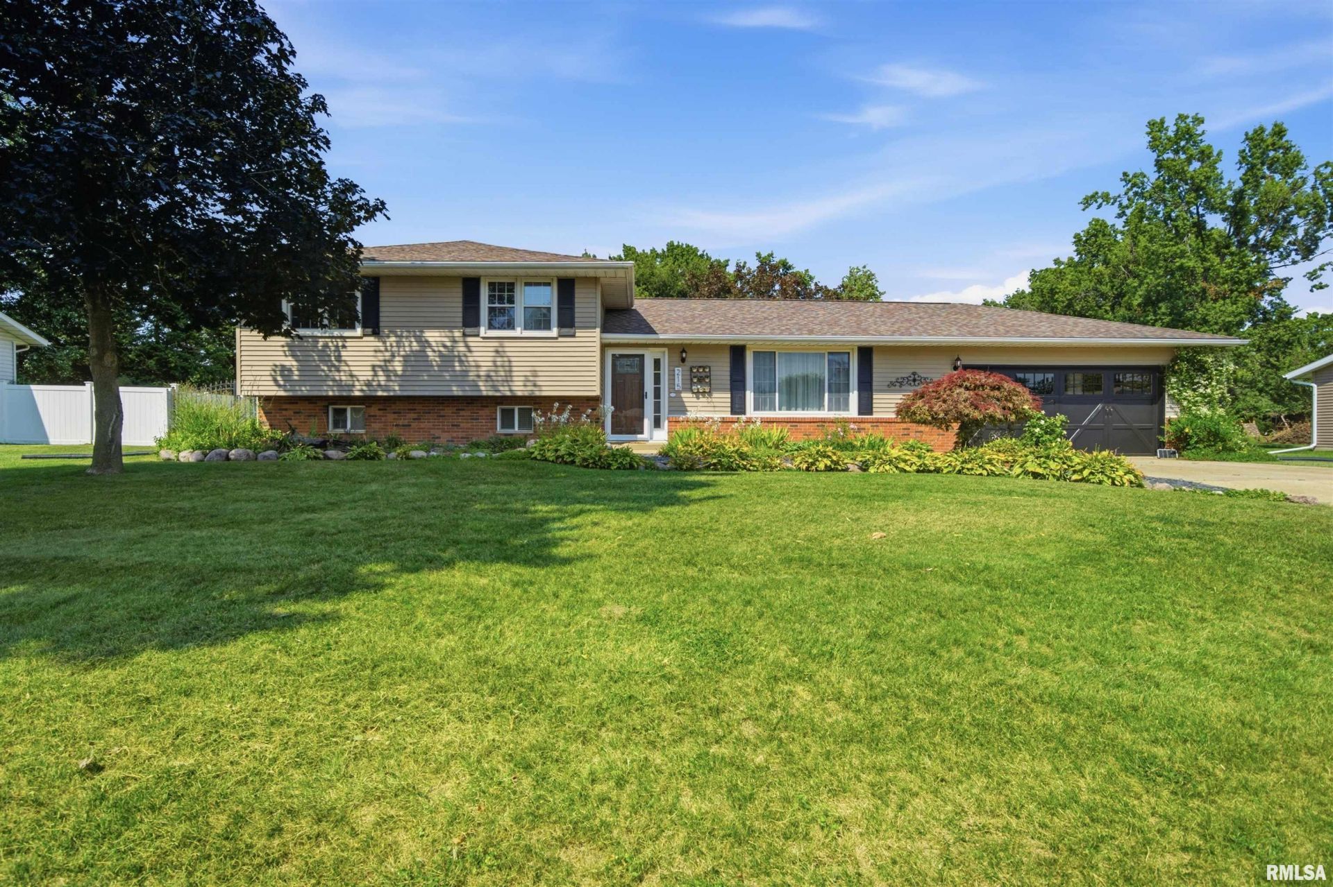 215 Lincoln Road, Canton, IL 61520 Main Photo