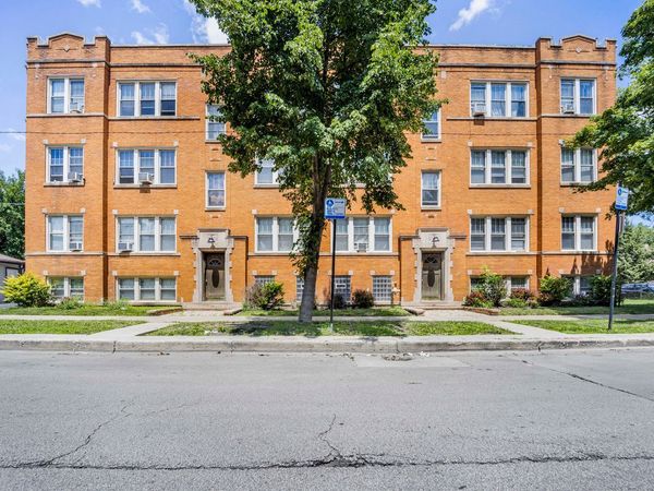4742 W Roscoe Street , Unit 2, Chicago, IL 60641