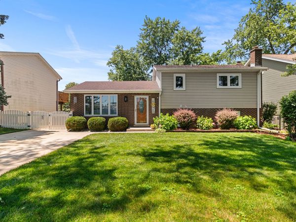 786 N Parker Street , Elmhurst, IL 60126