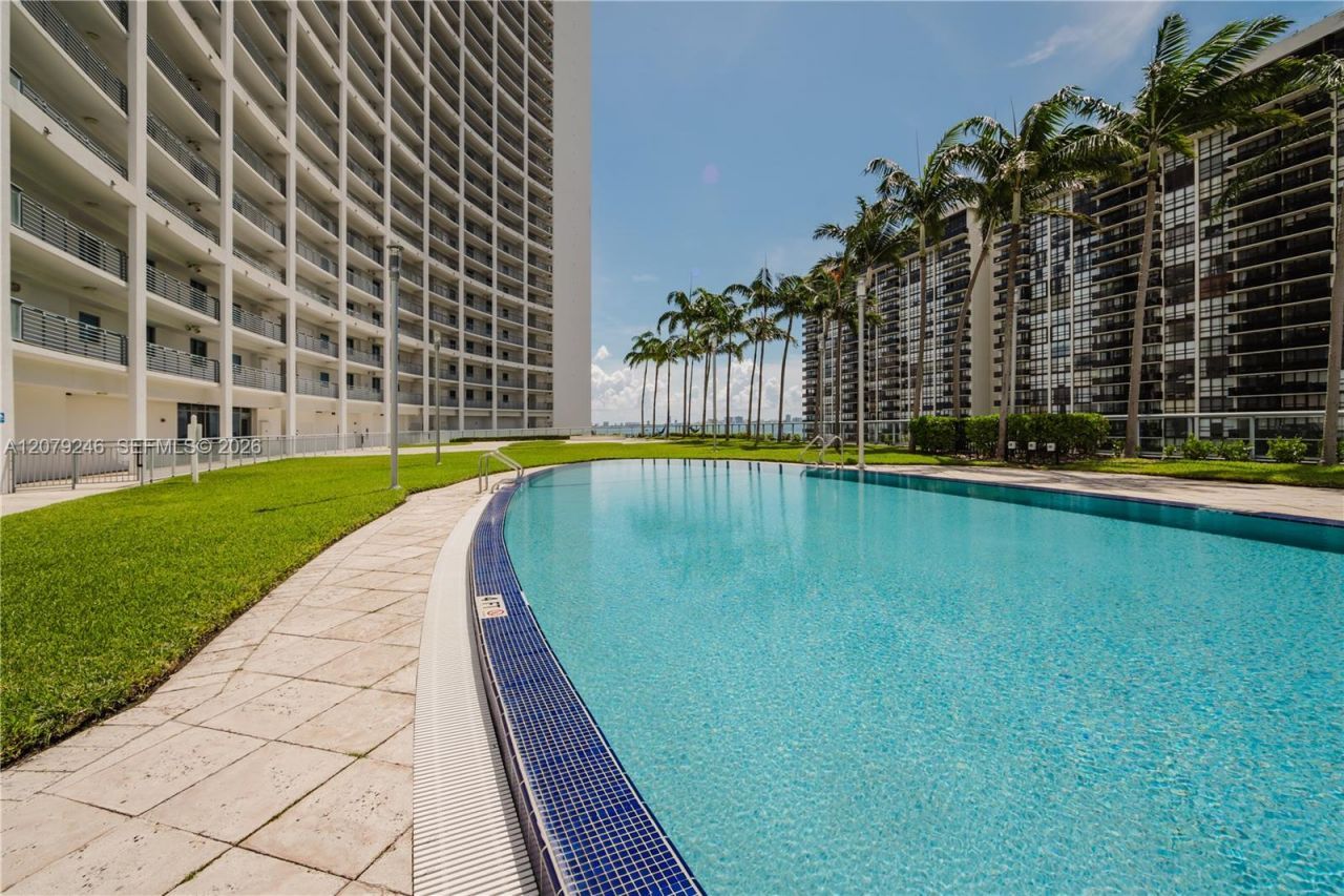 601 NE 36th St , Unit 1412, Miami, FL 33137 Photo