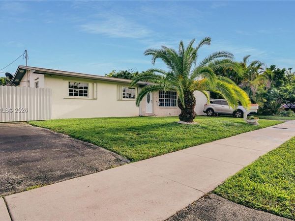9710 SW 14th St , Miami, FL 33174