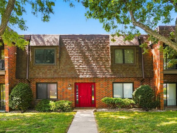 4541 Woodland Avenue, Unit 6, West Des Moines, IA 50266