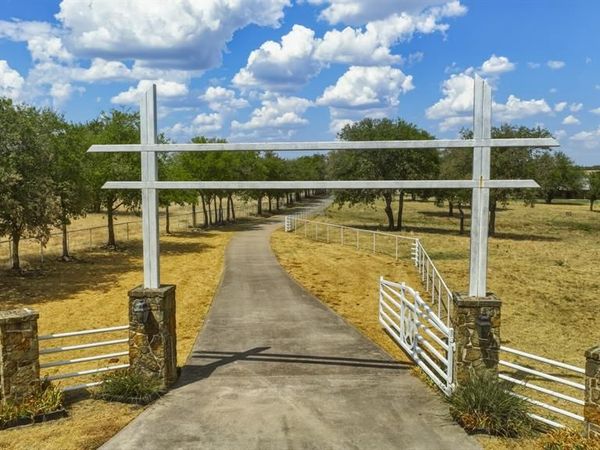 11918 Riek Road, Krum, TX 76249