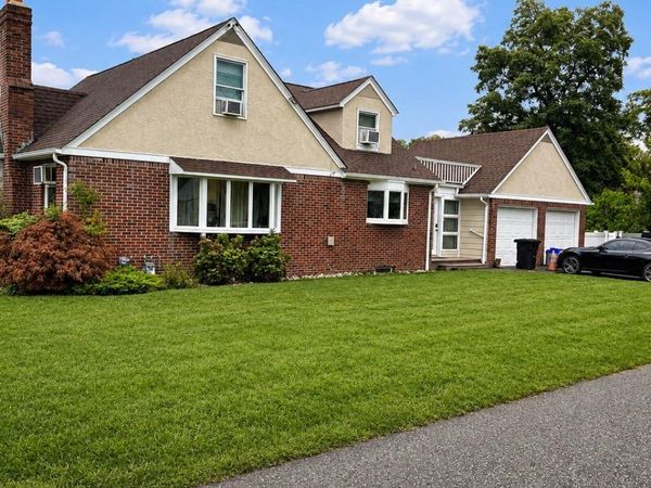 49 Seafield Lane , Bay Shore, NY 11706