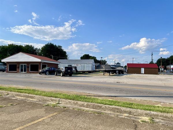 701 N Main Street 104 Morgantown Road, Franklin, KY 42134