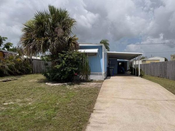 8364 SE Sandy Lane, Hobe Sound, FL 33455