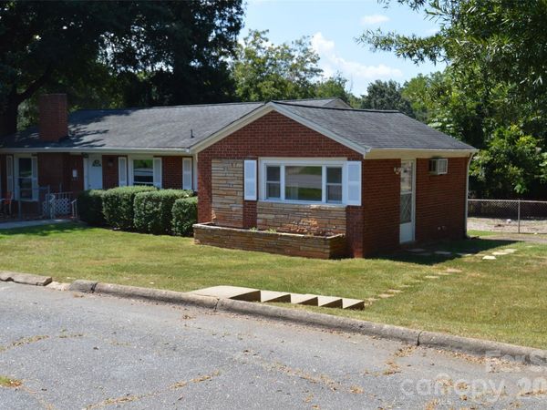 437 Hillcrest Road , Statesville, NC 28677