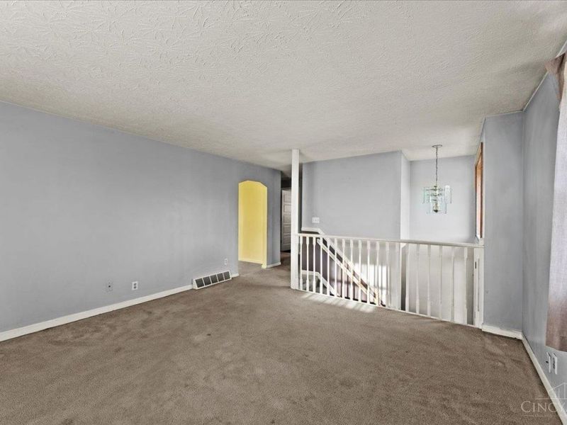 717 Mccormick Lane, Union Township, OH 45245 Photo 4