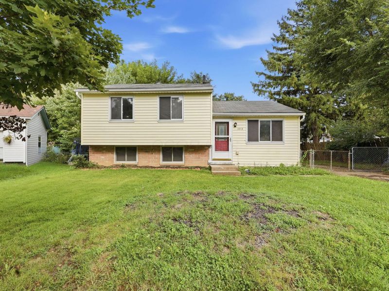 3313 Robin Hill Court E, Columbus, OH 43223 Photo 2