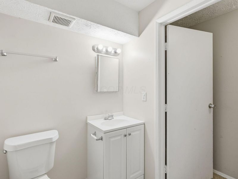 3313 Robin Hill Court E, Columbus, OH 43223 Photo 29