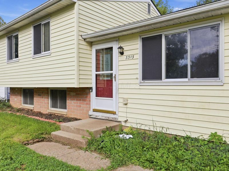 3313 Robin Hill Court E, Columbus, OH 43223 Photo 3