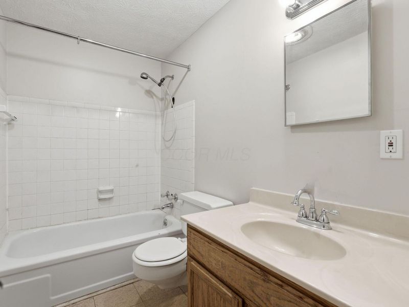 3313 Robin Hill Court E, Columbus, OH 43223 Photo 33