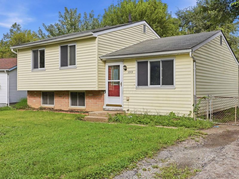 3313 Robin Hill Court E, Columbus, OH 43223 Photo 4