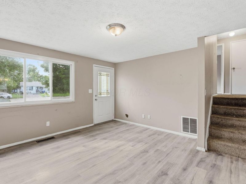 3313 Robin Hill Court E, Columbus, OH 43223 Photo 8