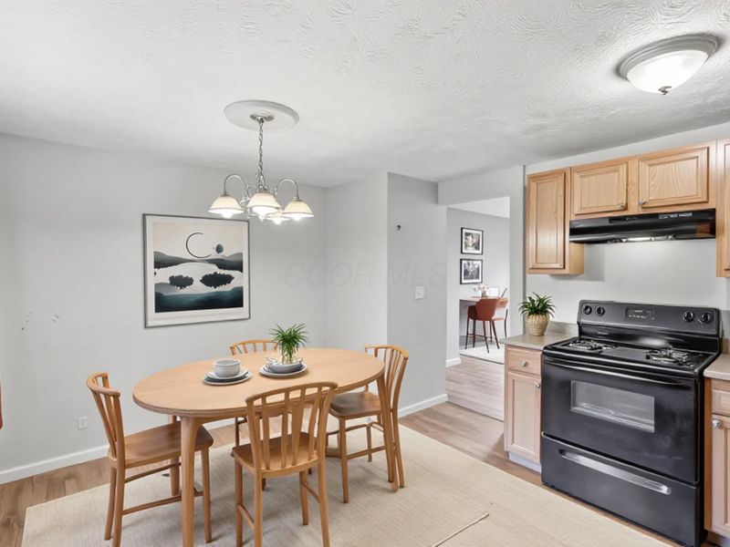 3313 Robin Hill Court E, Columbus, OH 43223 Photo 9