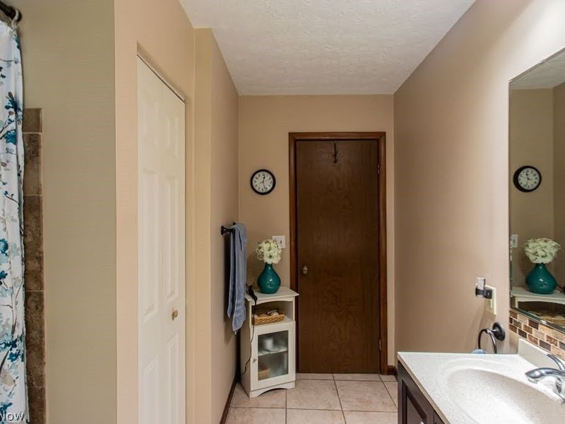 1458 Pepperwood Drive, Niles, OH 44446 Photo 13