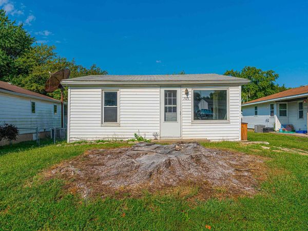 705 N ADAMS Street, Lincoln, IL 62656