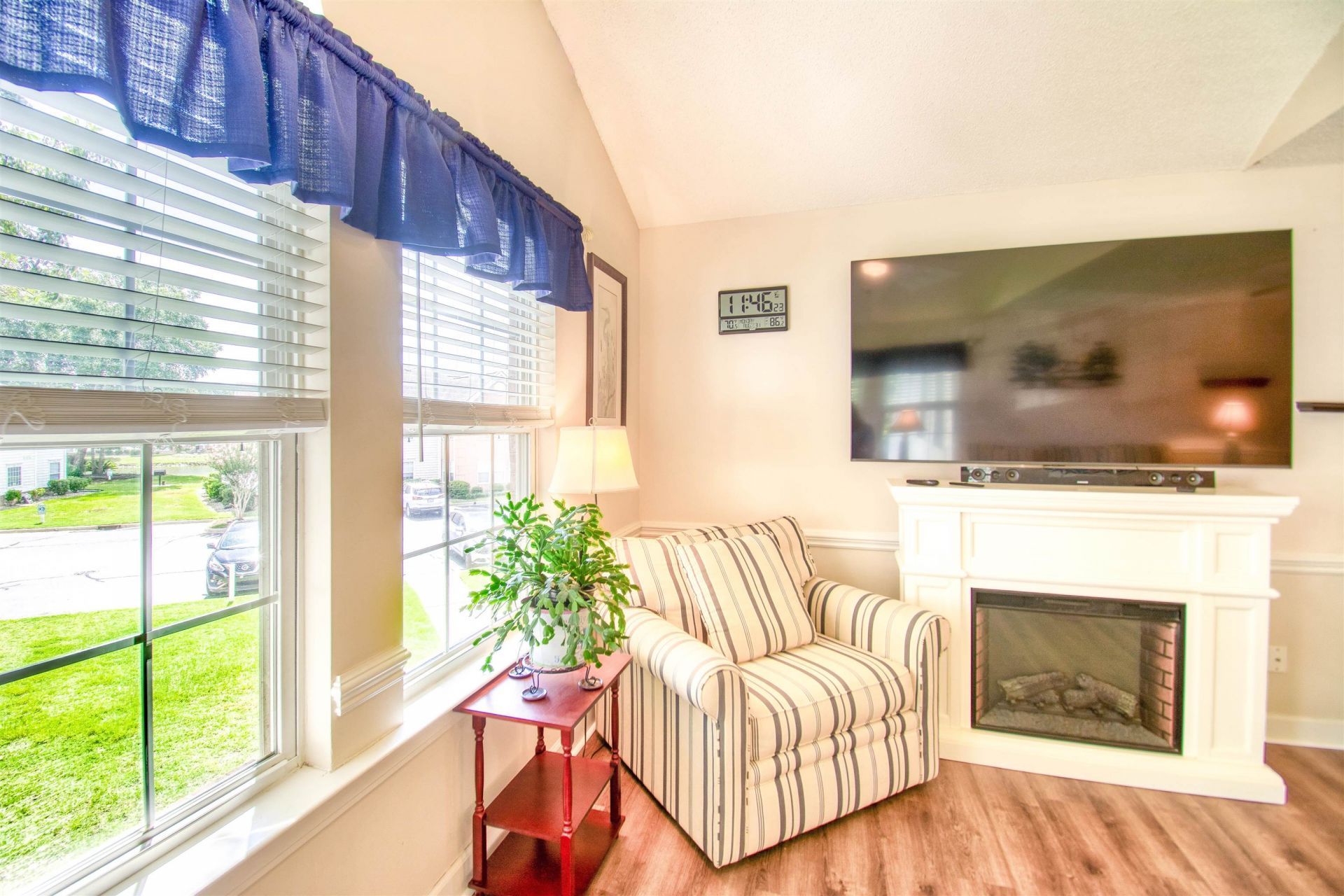 4386 Daphne Ln.  Photo 4